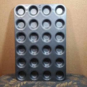 Pampered Chef Mini Muffin Pan #20